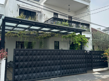 Dijual Rumah cantik hot sale turun harga lokasi strategis dekat mall bintaro plaza di sektor 2 bintaro ef 18448