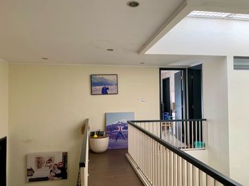 Hot Deal! Rumah Modern Bagus LT 204m² 4 KT Harga Nego, di Kebayoran Bintaro Sektor 7 Tangerang Selatan