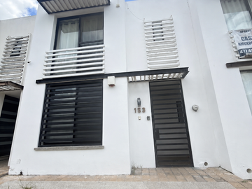 RENTA DE CASA AMUEBLADA EN ZONA NORTE  EN KATANIA
