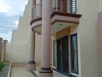 Dijual Rumah Cantik Siap Huni, Furnished, di cluster Harapan Indah Regency. Hunian Cluster Terdepan yg nyaman, aman dan asri di Kota Harapan Indah Bekasi.
