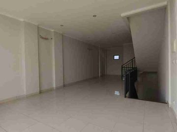 Disewakan Ruko 4 Lantai, Lokasi Super Strategis, Bebas Banjir, di  Summarecon Crown Gading Bekasi