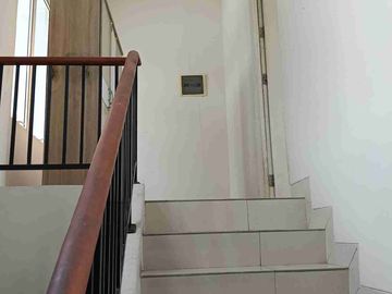 Di Jual Rumah Cantik 2 Lantai, Lokasi Strategis, Bebas Banjir, di Cluster Vasana, Harapan Indah, Bekasi