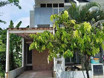 Di Jual Rumah Cantik 2 Lantai, Lokasi Strategis, Bebas Banjir, di Cluster Vasana, Harapan Indah, Bekasi