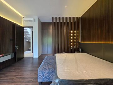 Dijual Rumah Cantik 3 Lantai Semifurnish di Alam Sutera Siap Huni