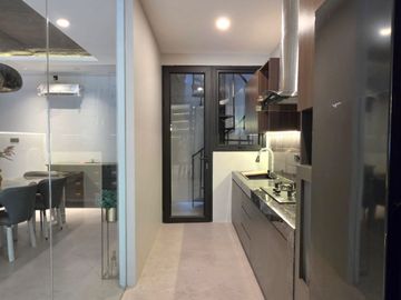 Dijual Rumah Cantik 3 Lantai Semifurnish di Alam Sutera Siap Huni