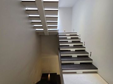 Dijual Rumah Cantik 3 Lantai Semifurnish di Alam Sutera Siap Huni