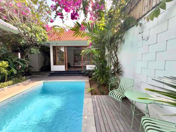 3 Bedrooms villa tropical style strategic Location just 10 mi to the becah location at Keroboakan area