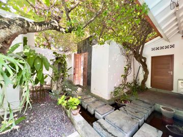 3 Bedrooms villa tropical style strategic Location just 10 mi to the becah location at Keroboakan area