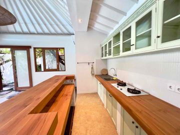3 Bedrooms villa tropical style strategic Location just 10 mi to the becah location at Keroboakan area
