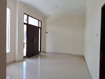 Rumah Besar Di Dekat Sekolah Immanuel Murah Meriah