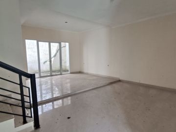 Rumah Besar Di Dekat Sekolah Immanuel Murah Meriah