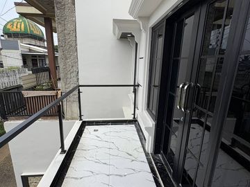 RUMAH MURAH GAYA AMERICAN STYLE DI CIPAYUNG DEPOK