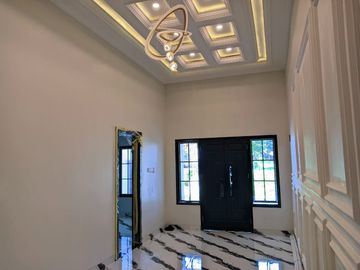 RUMAH MURAH GAYA AMERICAN STYLE DI CIPAYUNG DEPOK