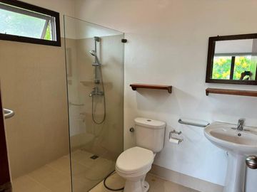 FOR LEASE: 5-Bedroom Single-Family House in Ayala Alabang Village, Muntinlupa City
