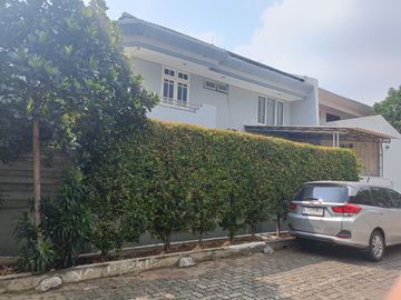 DIJUAL Rumah 2 Lantai dengan Posisi Hoek di Kawasan Hunian yang Sudah Matang dan Nyaman serta Strategis di Sunter Bisma, Jakarta Utara