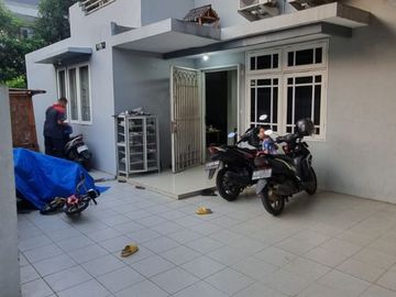 DIJUAL Rumah 2 Lantai dengan Posisi Hoek di Kawasan Hunian yang Sudah Matang dan Nyaman serta Strategis di Sunter Bisma, Jakarta Utara