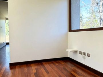 Exclusiva Casa Mediterránea En Arriendo En Valle Escondido
