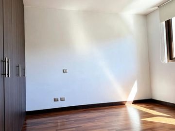 Exclusiva Casa Mediterránea En Arriendo En Valle Escondido