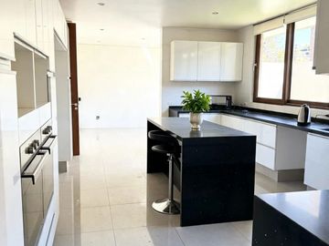Exclusiva Casa Mediterránea En Arriendo En Valle Escondido
