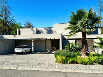 Exclusiva Casa Mediterránea En Arriendo En Valle Escondido