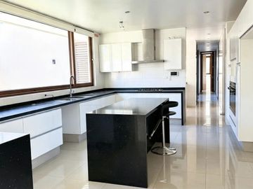 Exclusiva Casa Mediterránea En Arriendo En Valle Escondido