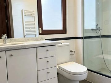 Exclusiva Casa Mediterránea En Arriendo En Valle Escondido