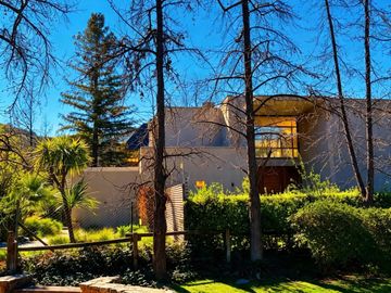 Exclusiva Casa Mediterránea En Arriendo En Valle Escondido