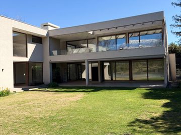 Exclusiva Casa Mediterránea En Arriendo En Valle Escondido