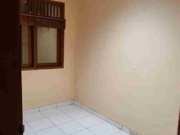 RUMAH 2 LANTAI KEMAYORAN SIAP HUNI