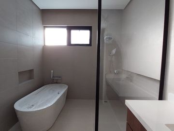 FOR SALE: 4-Bedroom Single-Family House in Palms Point Subdivision, Muntinlupa City