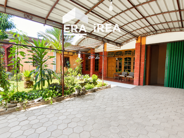 RUMAH 2 LANTAI FULL FURNISHED DISEWAKAN DI COLOMADU DEKAT SUPERINDO COLOMADU