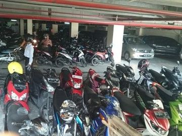 Dijual 1 Gedung Sentral Pasar Raya 200M - Padang Sumatera Barat