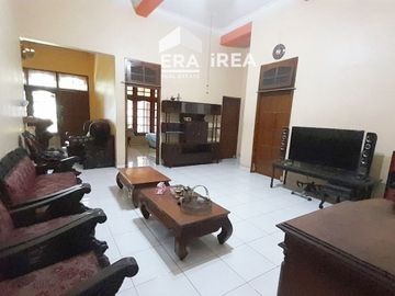RUMAH FULL FURNISH DISEWAKAN DI COLOMADU DEKAT DE TJOLOMADOE