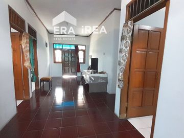 RUMAH FULL FURNISH DISEWAKAN DI COLOMADU DEKAT DE TJOLOMADOE