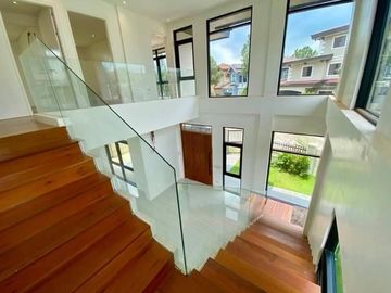 FOR SALE: 5-Bedroom Single-Family House in Portofino Heights, Las Piñas City