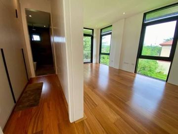 FOR SALE: 5-Bedroom Single-Family House in Portofino Heights, Las Piñas City