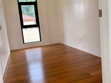 FOR SALE: 5-Bedroom Single-Family House in Portofino Heights, Las Piñas City