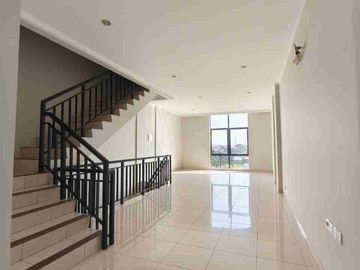 Disewakan Ruko 4 Lantai di Summarecon Crown Gading Bekasi