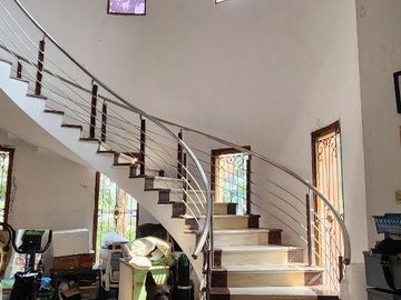 Rumah kokoh dengan tanah luas 655 m2 di lokasi strategis Puspita Loka BSD CIty - masih ada tanah sisa 200 m2