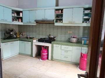 Rumah kokoh dengan tanah luas 655 m2 di lokasi strategis Puspita Loka BSD CIty - masih ada tanah sisa 200 m2