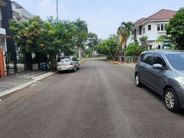 Rumah kokoh dengan tanah luas 655 m2 di lokasi strategis Puspita Loka BSD CIty - masih ada tanah sisa 200 m2