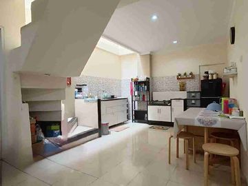 Jual Rumah 2 Lantai Dekat Pasar Modern BSD Griya Loka, St