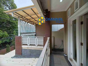 Jual Rumah 2 Lantai Dekat Pasar Modern BSD Griya Loka, St