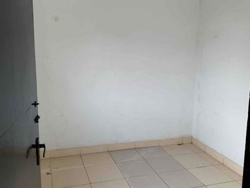 DISEWAKAN RUMAH 3 LANTAI SIAP HUNI