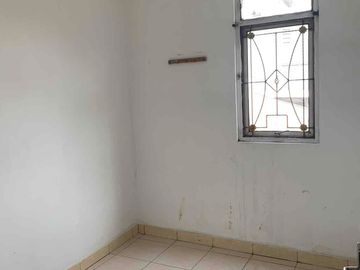 DISEWAKAN RUMAH 3 LANTAI SIAP HUNI