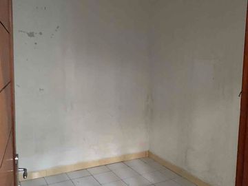 DISEWAKAN RUMAH 3 LANTAI SIAP HUNI