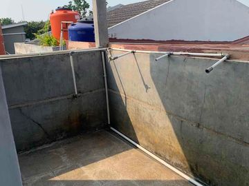 DISEWAKAN RUMAH 3 LANTAI SIAP HUNI