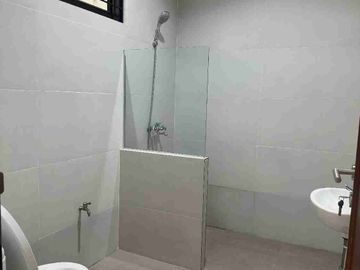 disewa rumah baru Taman Beverly