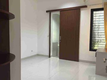 disewa rumah baru Taman Beverly