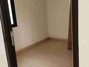 disewakan rumah di villagio siap huni tanah 72